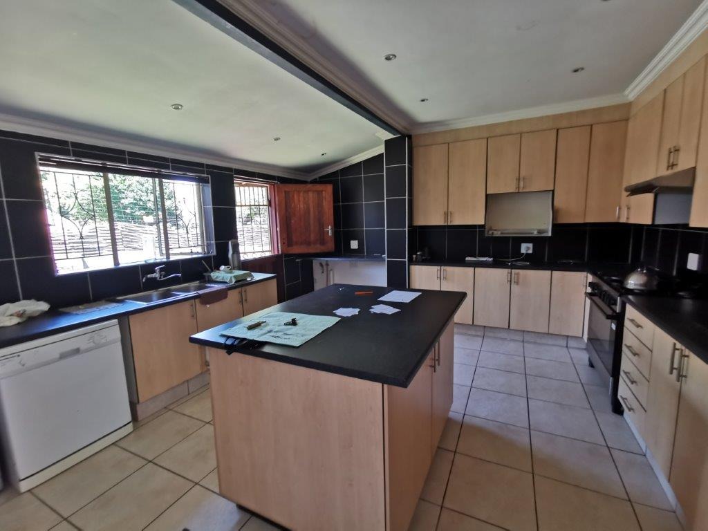 3 Bedroom Property for Sale in Brackendowns Gauteng