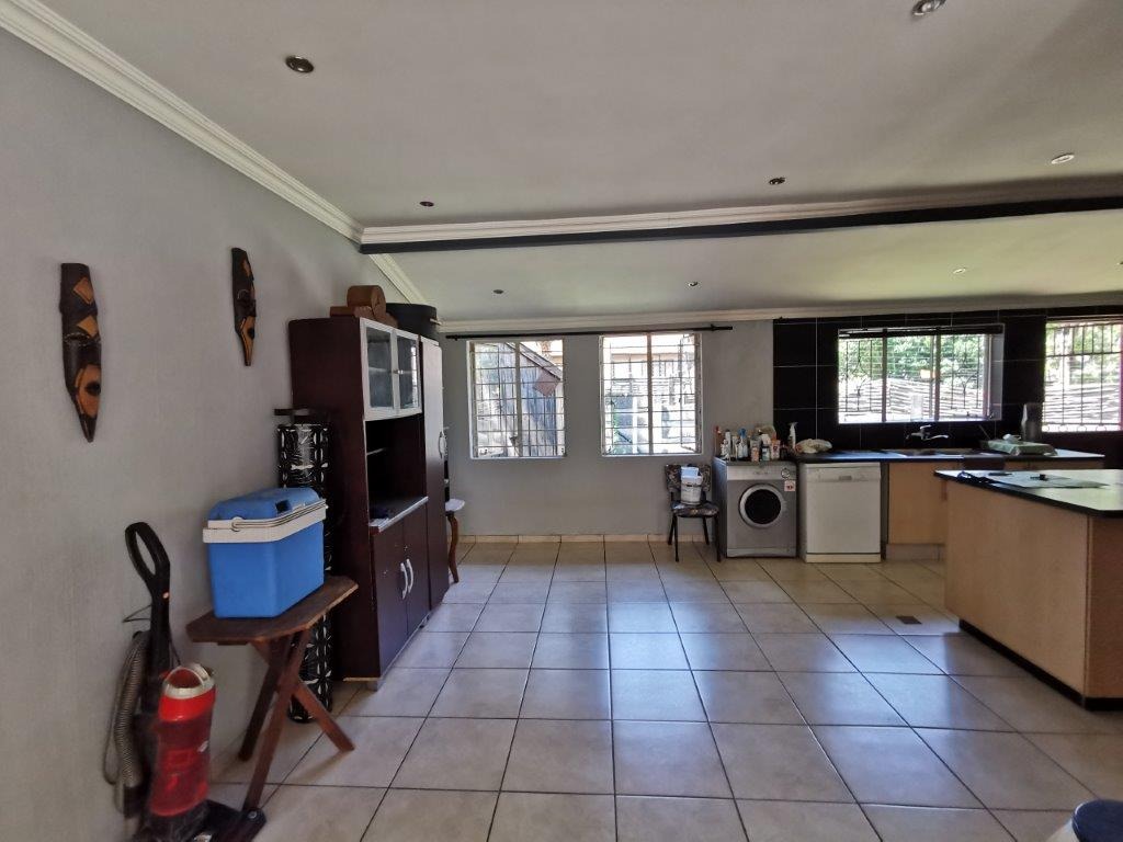 3 Bedroom Property for Sale in Brackendowns Gauteng