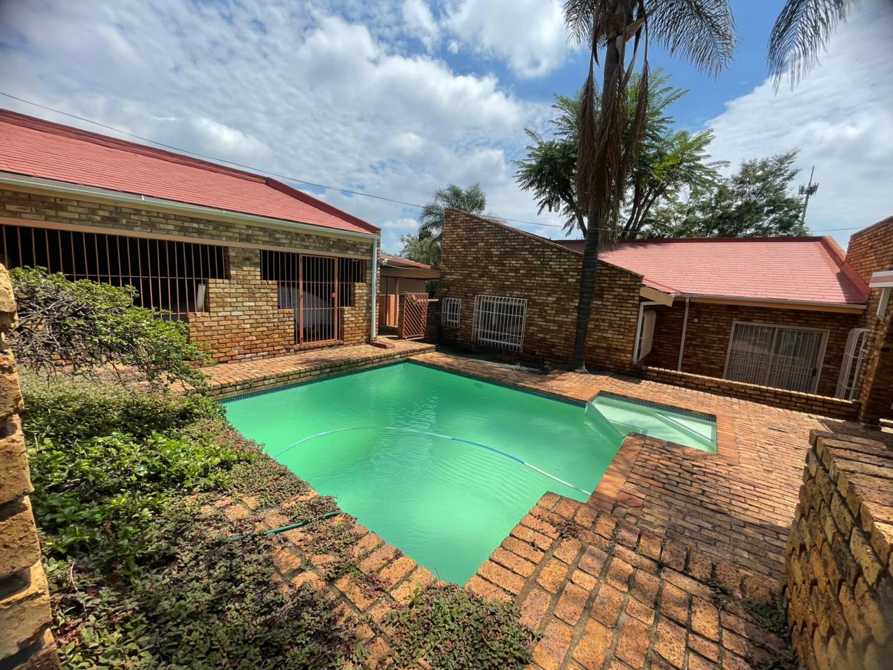 3 Bedroom Property for Sale in Helderkruin Gauteng