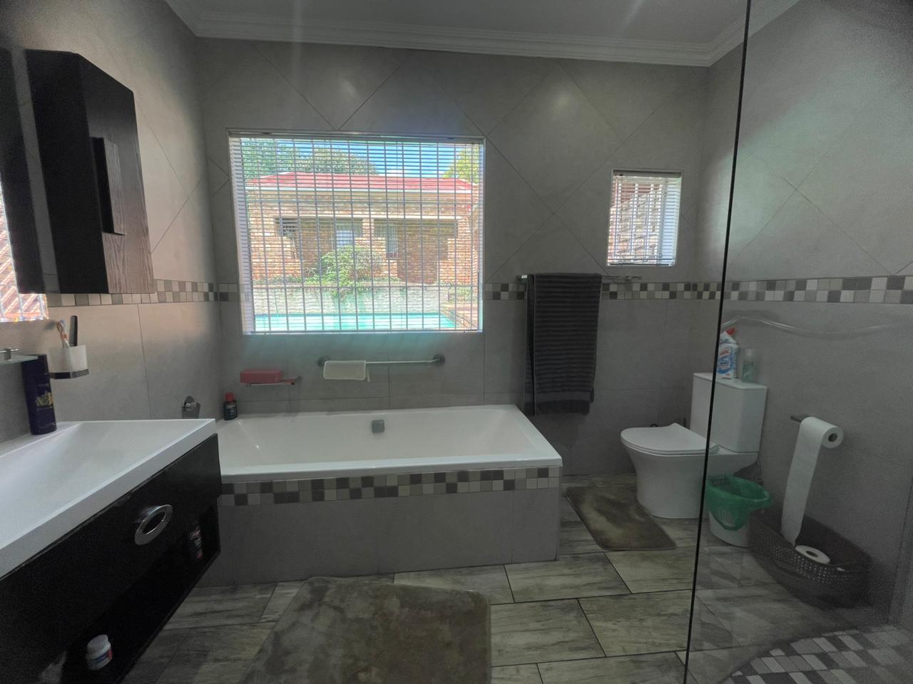 3 Bedroom Property for Sale in Helderkruin Gauteng