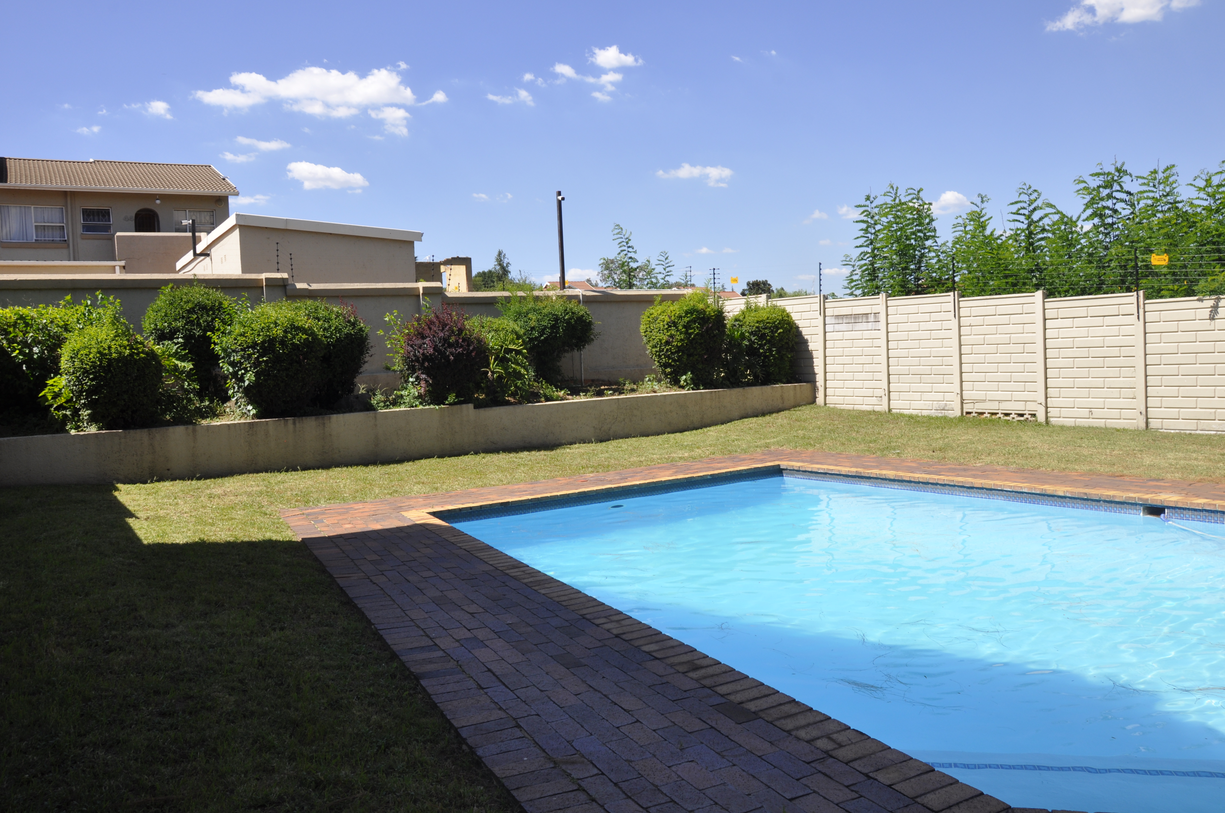 2 Bedroom Property for Sale in Buccleuch Gauteng