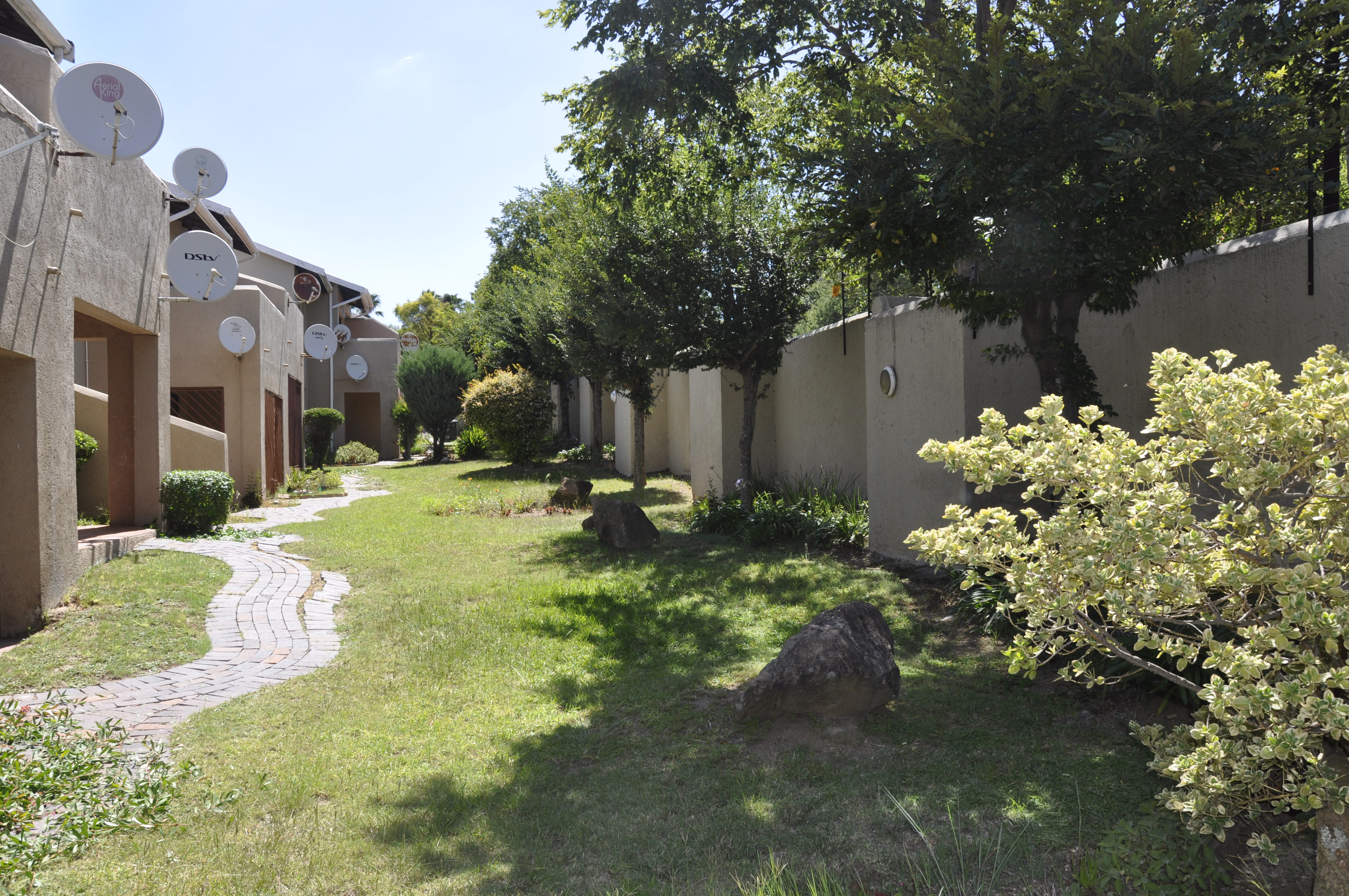 2 Bedroom Property for Sale in Buccleuch Gauteng