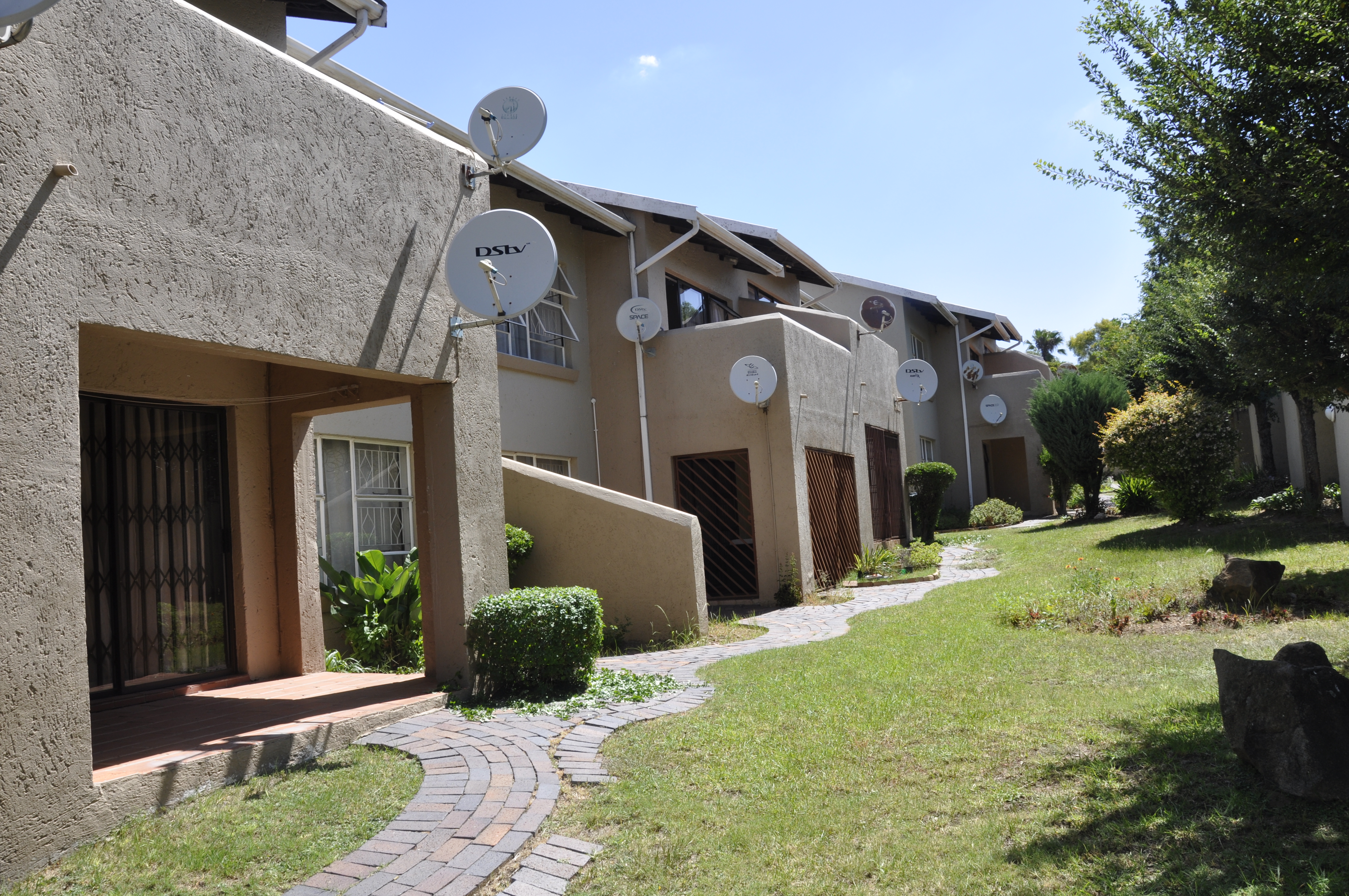 2 Bedroom Property for Sale in Buccleuch Gauteng