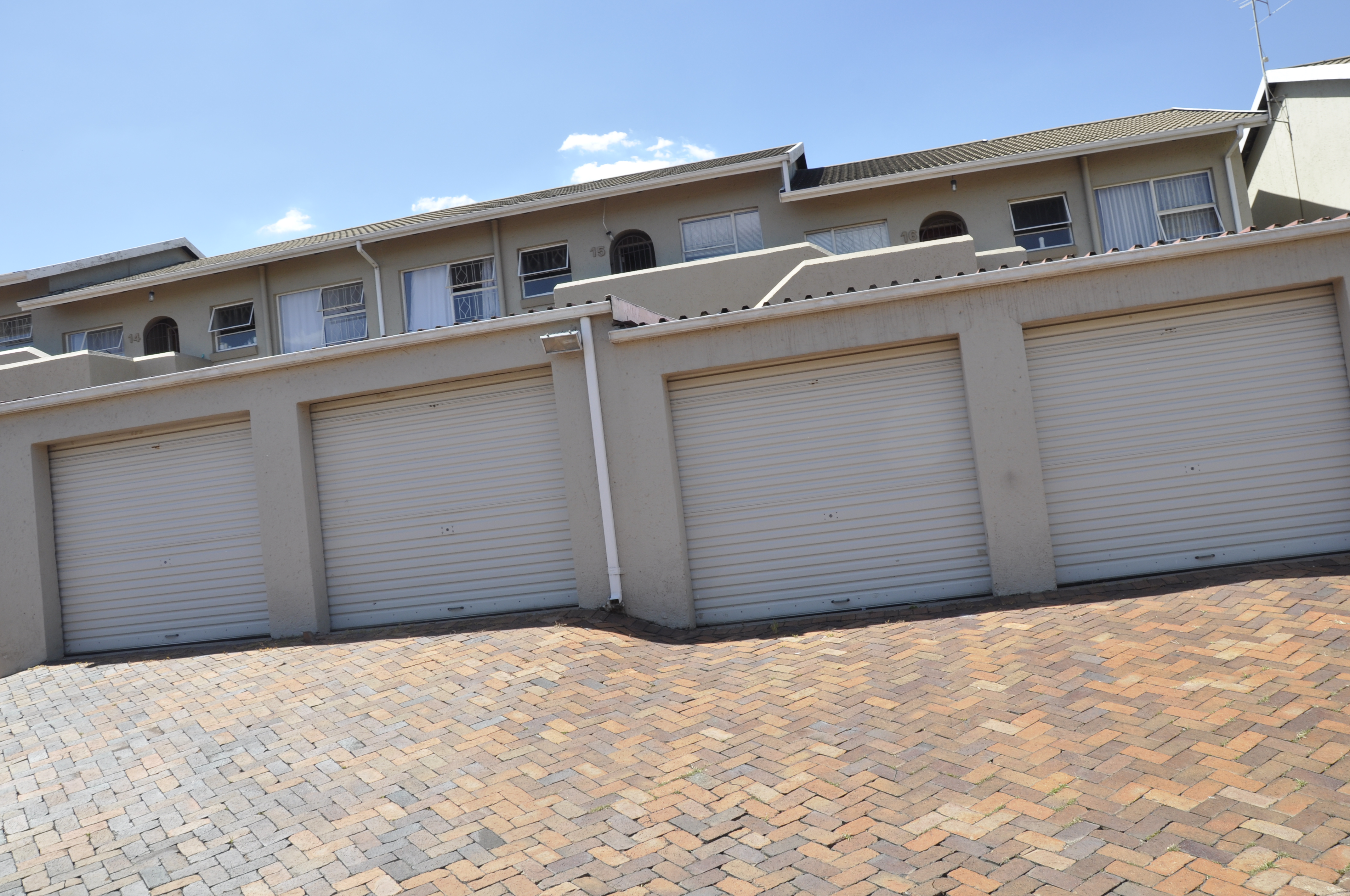 2 Bedroom Property for Sale in Buccleuch Gauteng