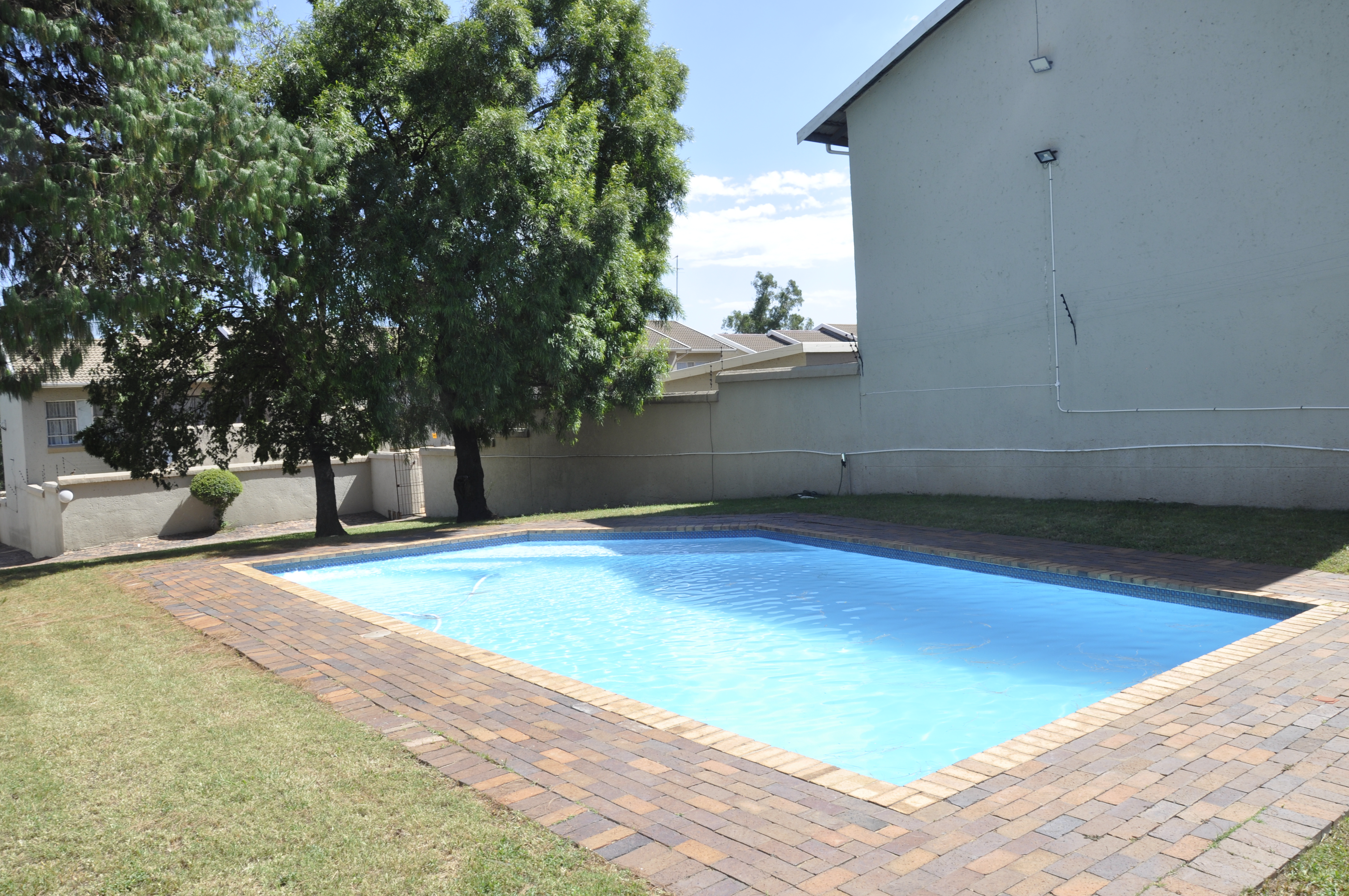 2 Bedroom Property for Sale in Buccleuch Gauteng