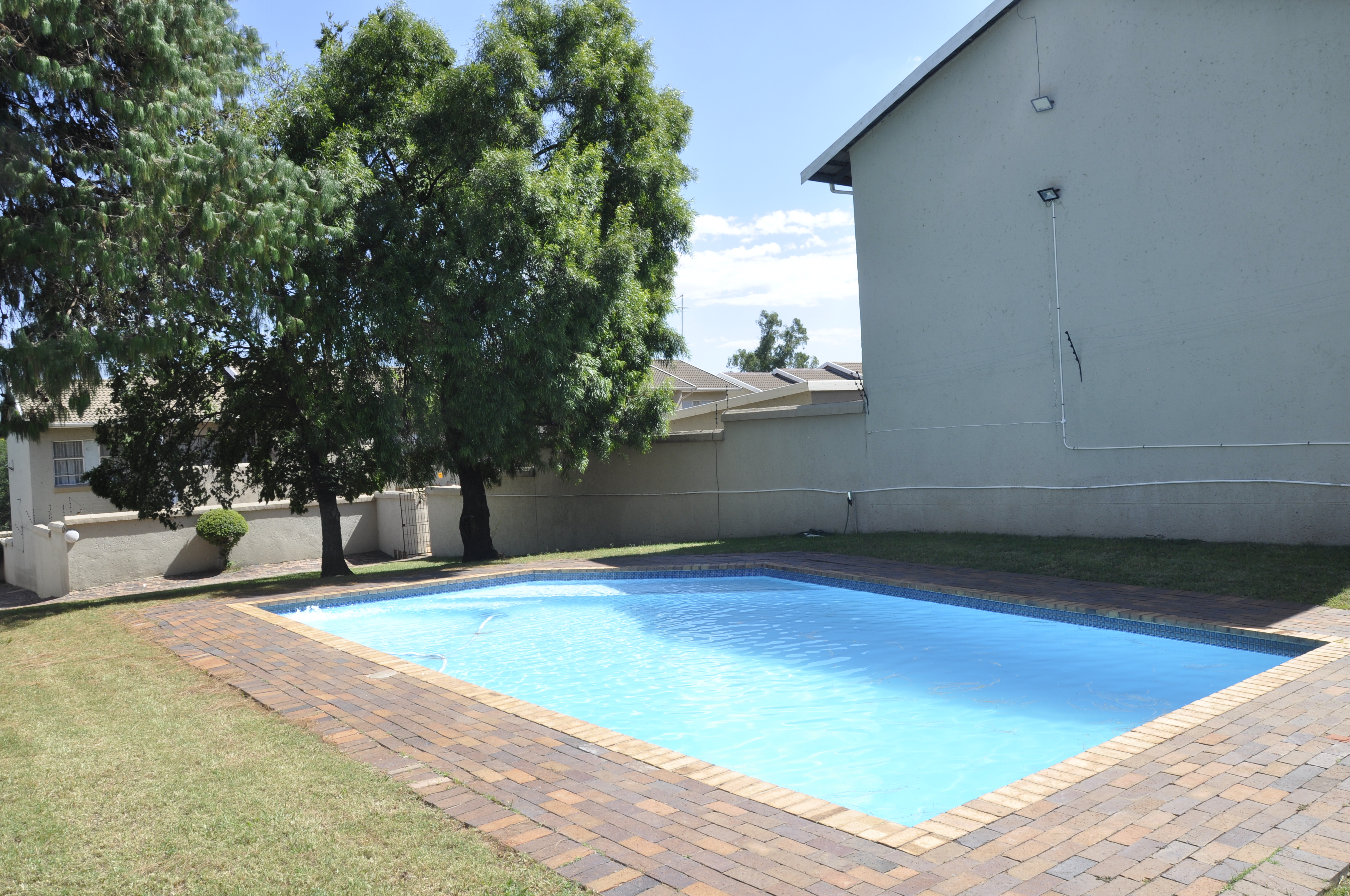 2 Bedroom Property for Sale in Buccleuch Gauteng