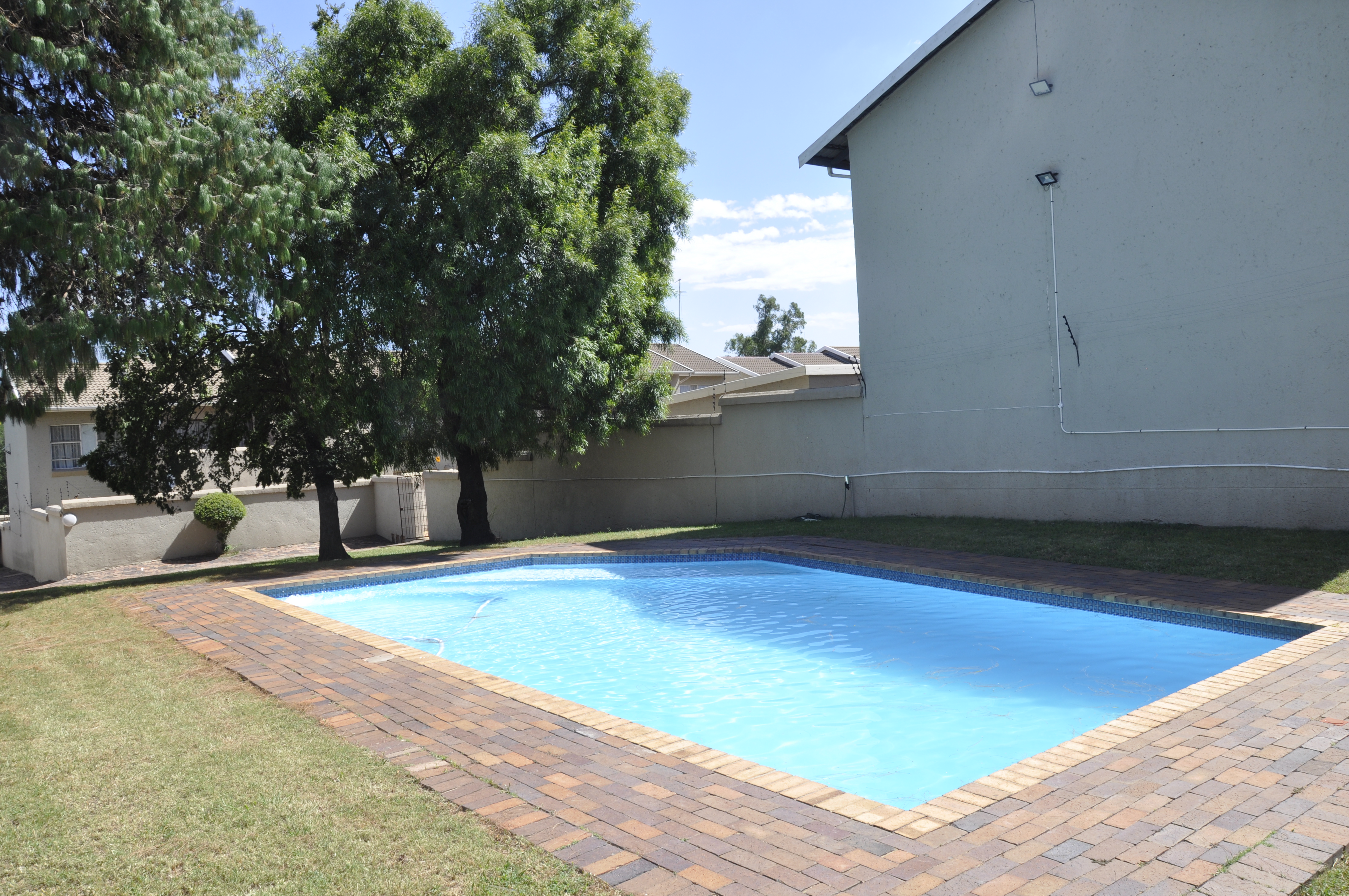 2 Bedroom Property for Sale in Buccleuch Gauteng