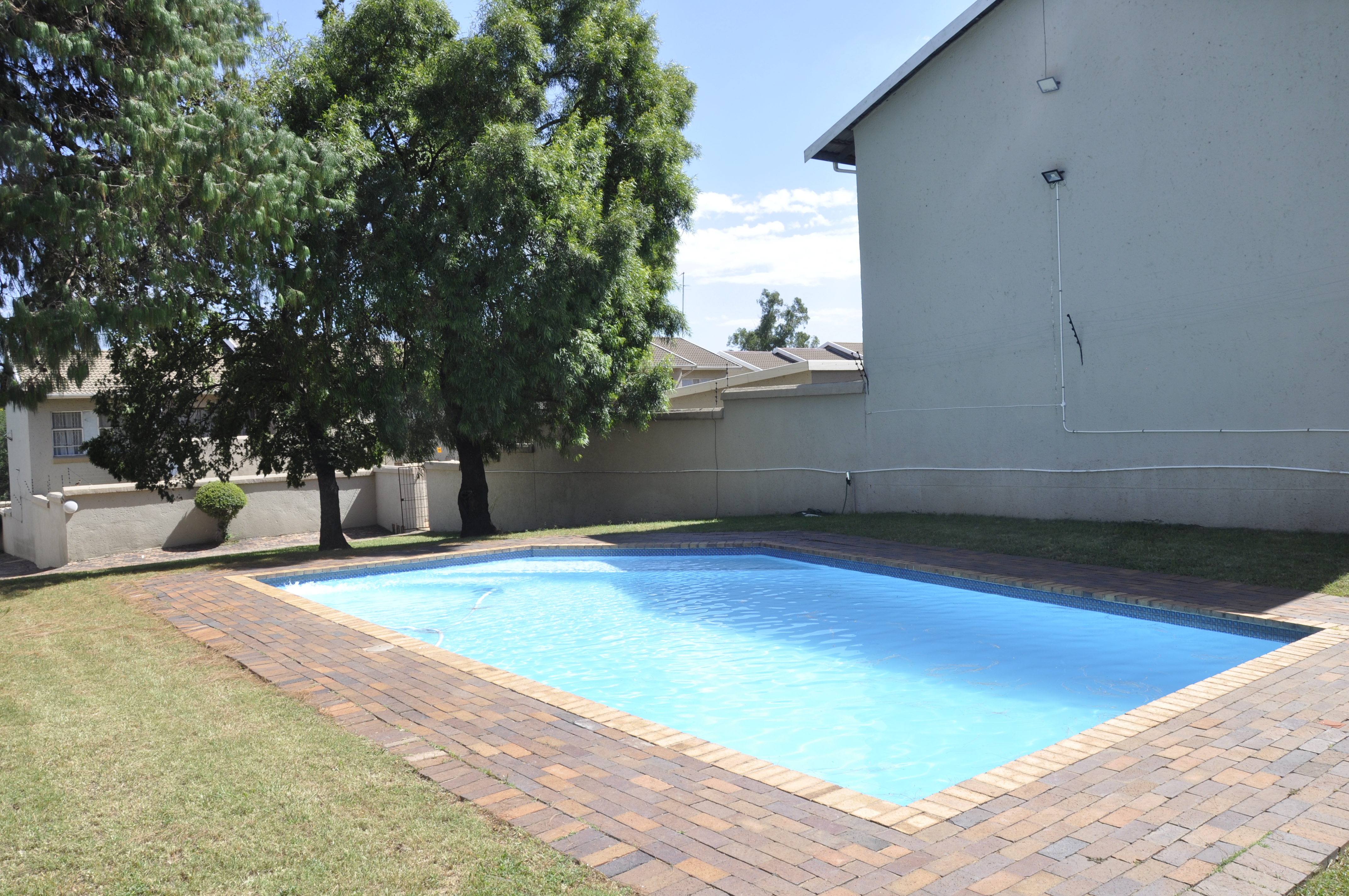 2 Bedroom Property for Sale in Buccleuch Gauteng