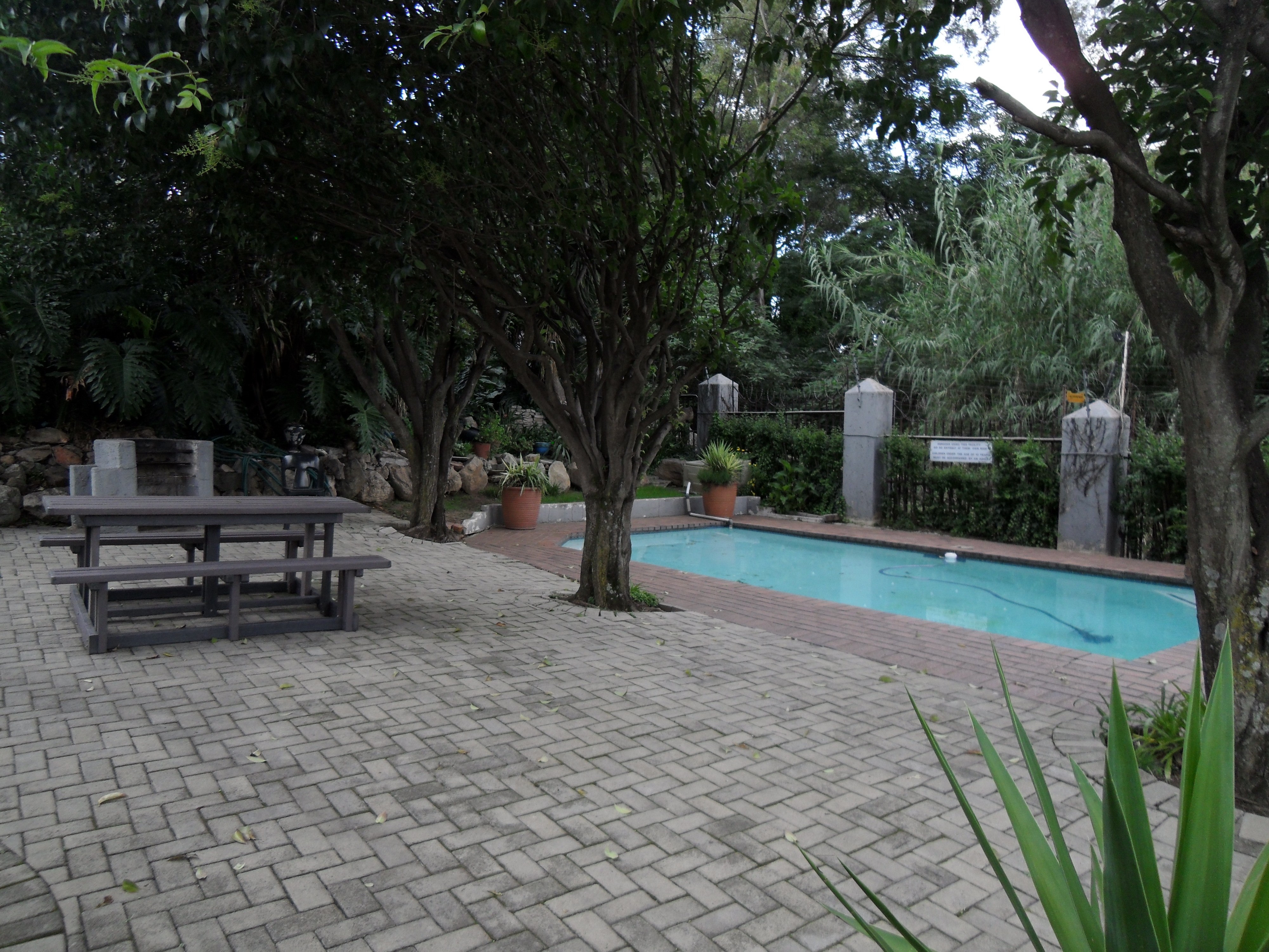 2 Bedroom Property for Sale in Corlett Gardens Gauteng