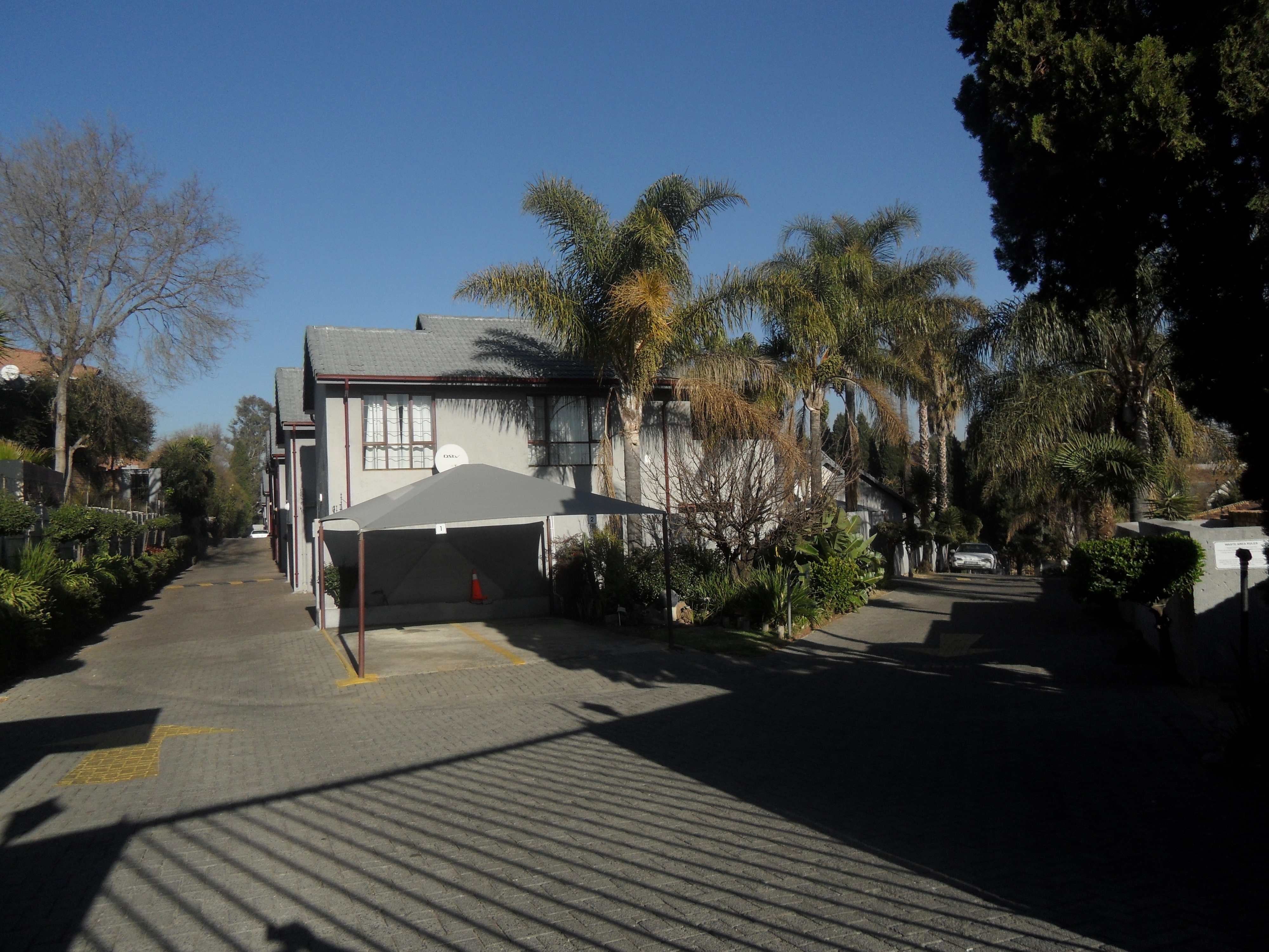 2 Bedroom Property for Sale in Corlett Gardens Gauteng