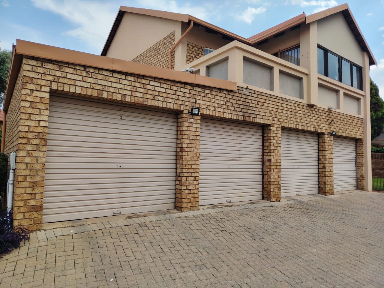 2 Bedroom Property for Sale in Rooihuiskraal North Gauteng