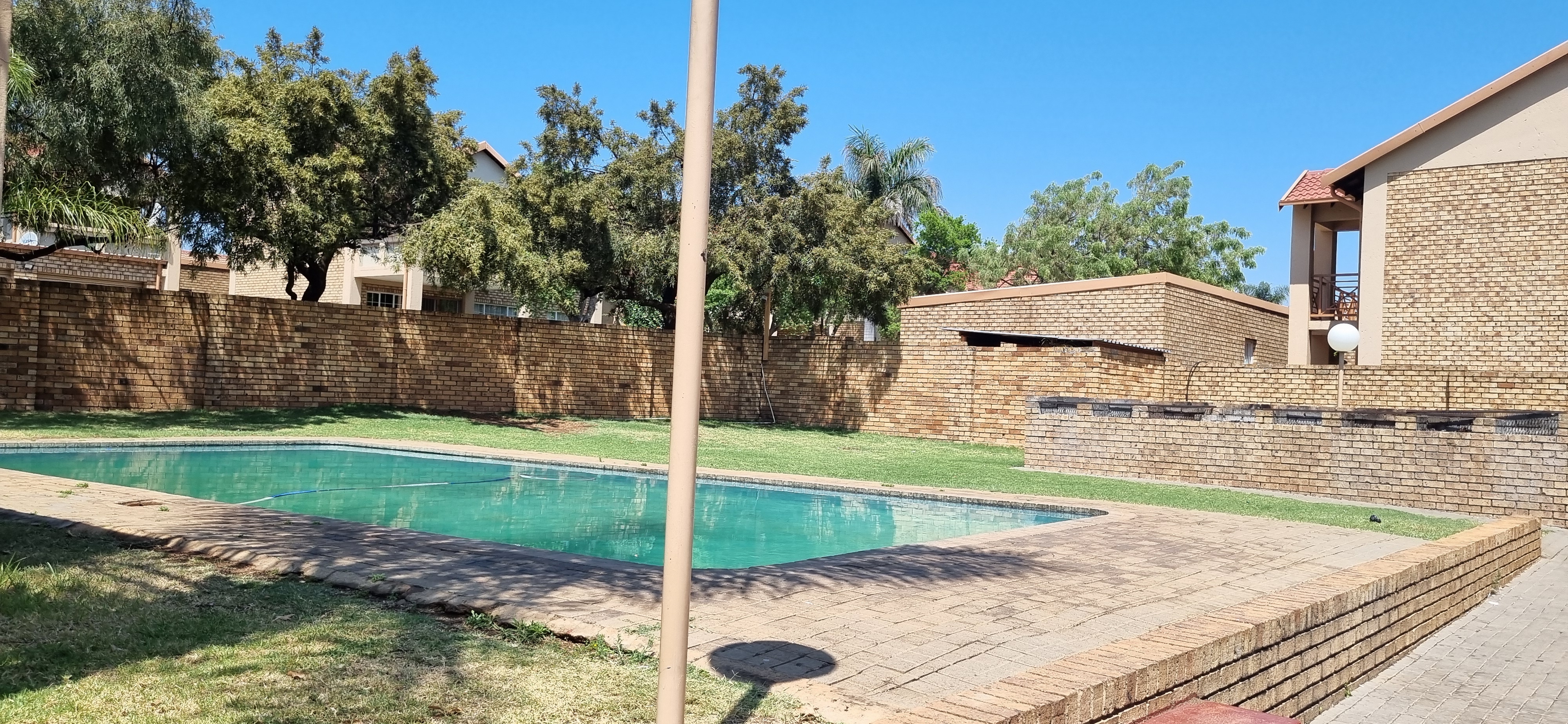 2 Bedroom Property for Sale in Rooihuiskraal North Gauteng