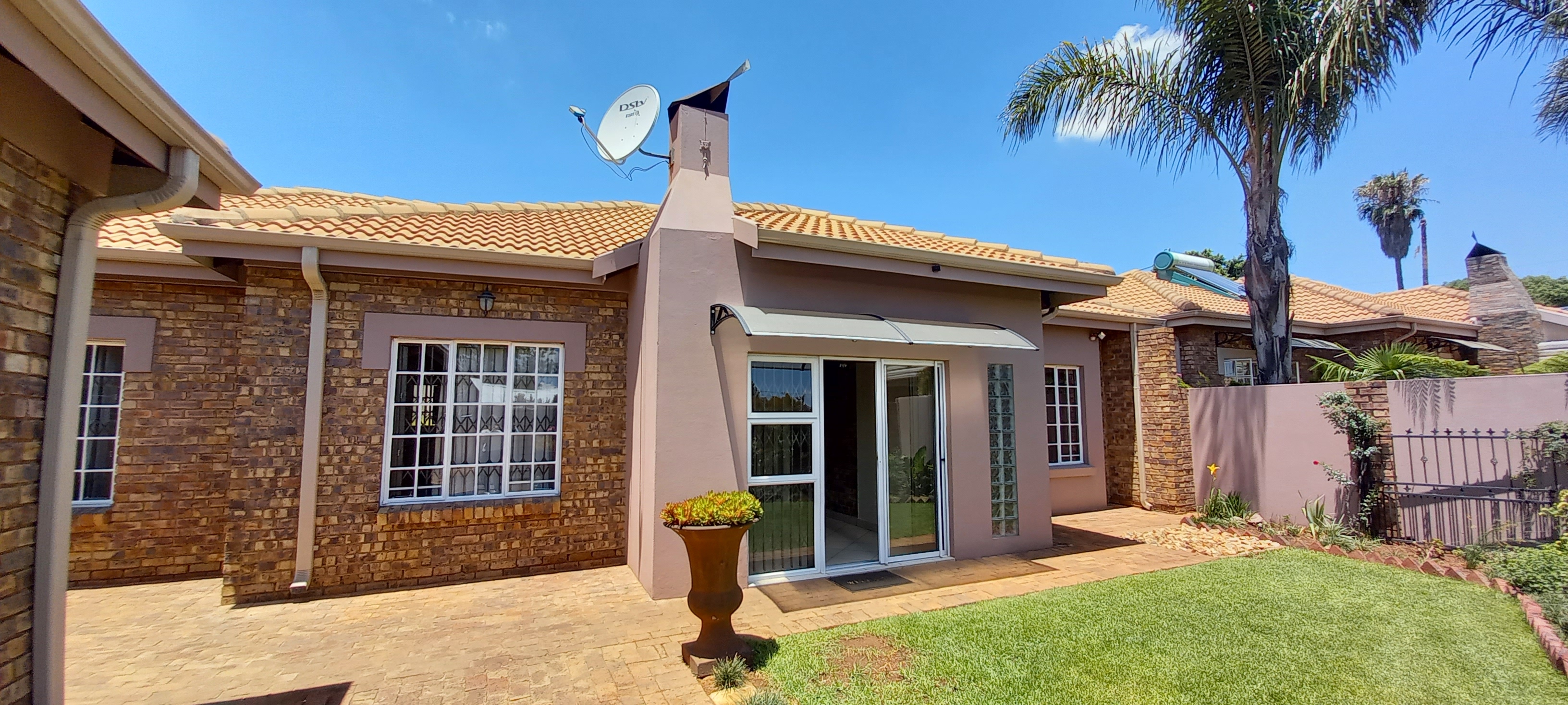 To Let 3 Bedroom Property for Rent in Waverley Gauteng