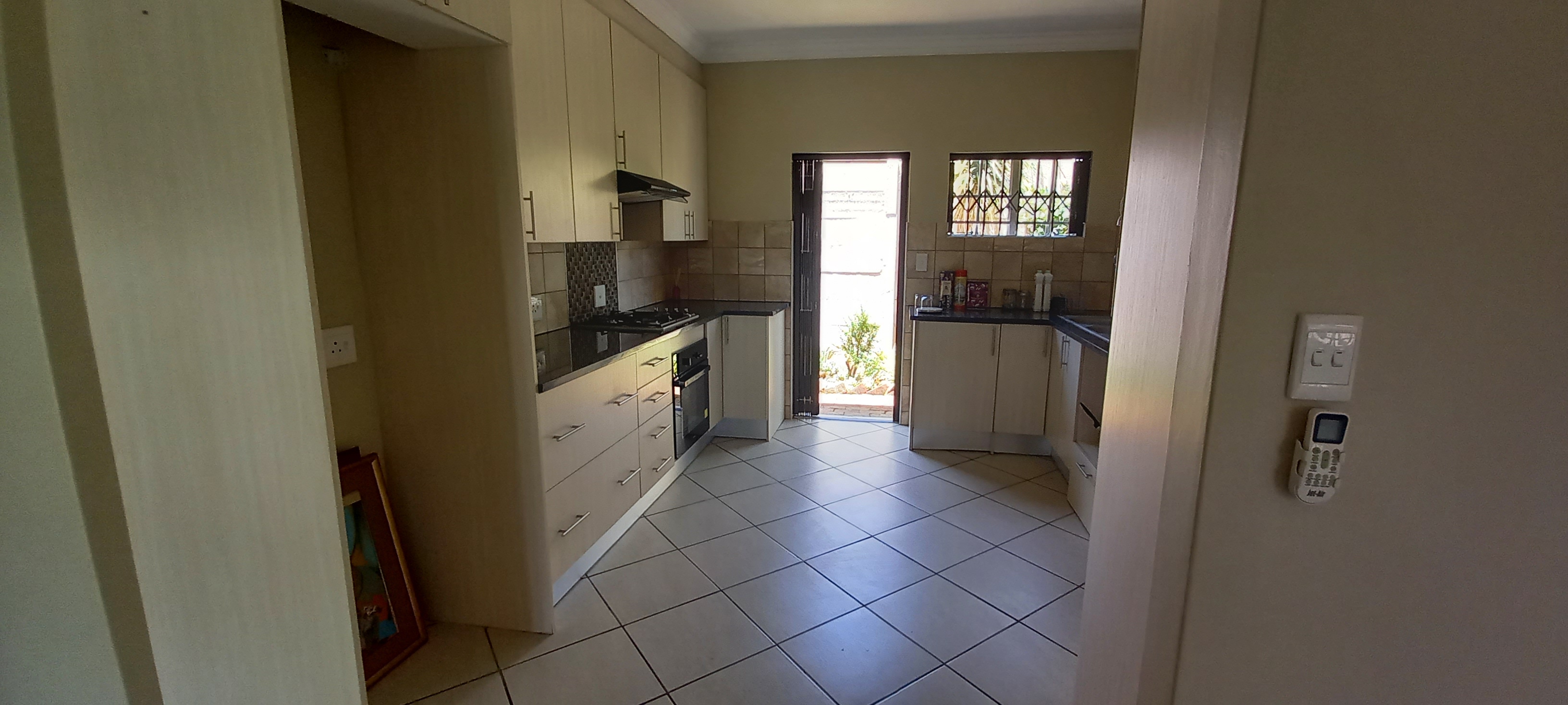 To Let 3 Bedroom Property for Rent in Waverley Gauteng