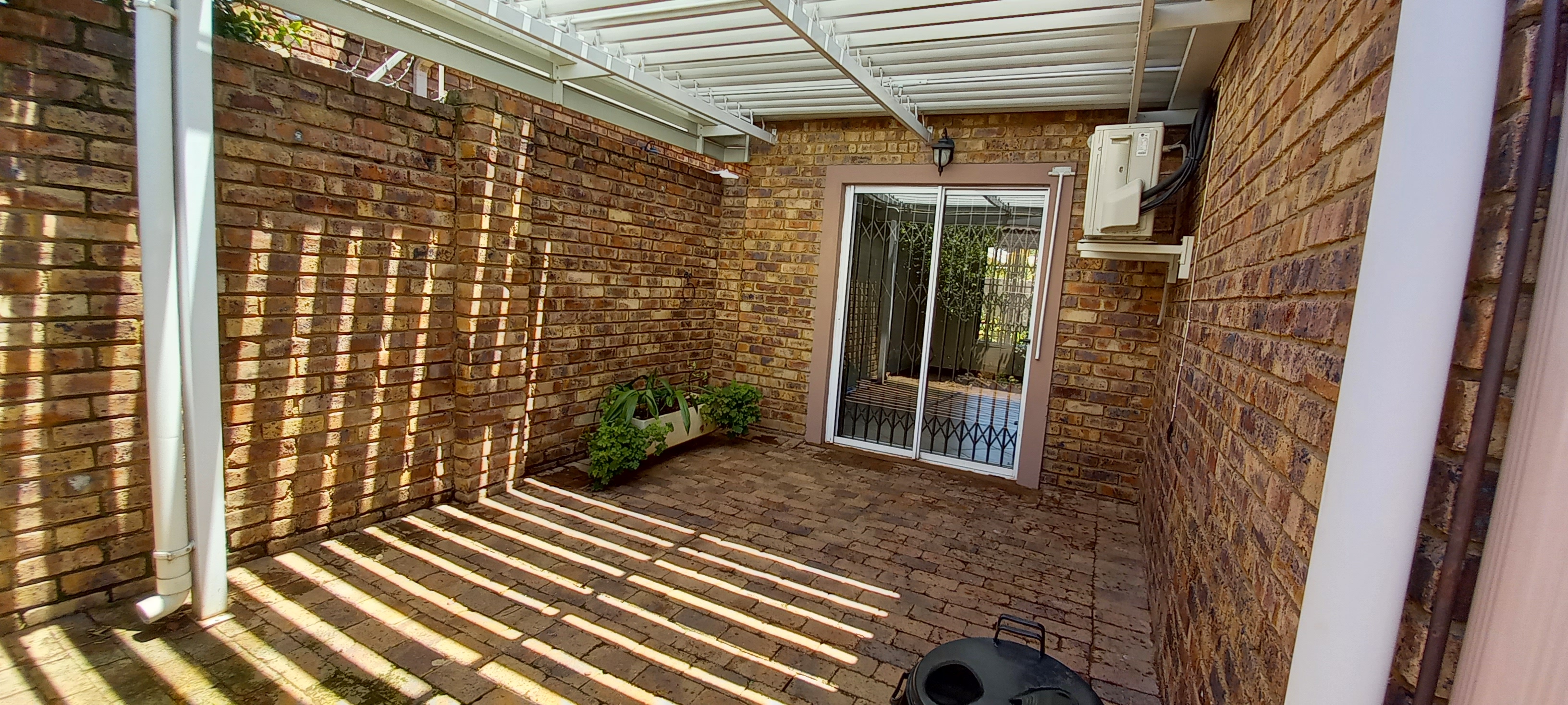 To Let 3 Bedroom Property for Rent in Waverley Gauteng