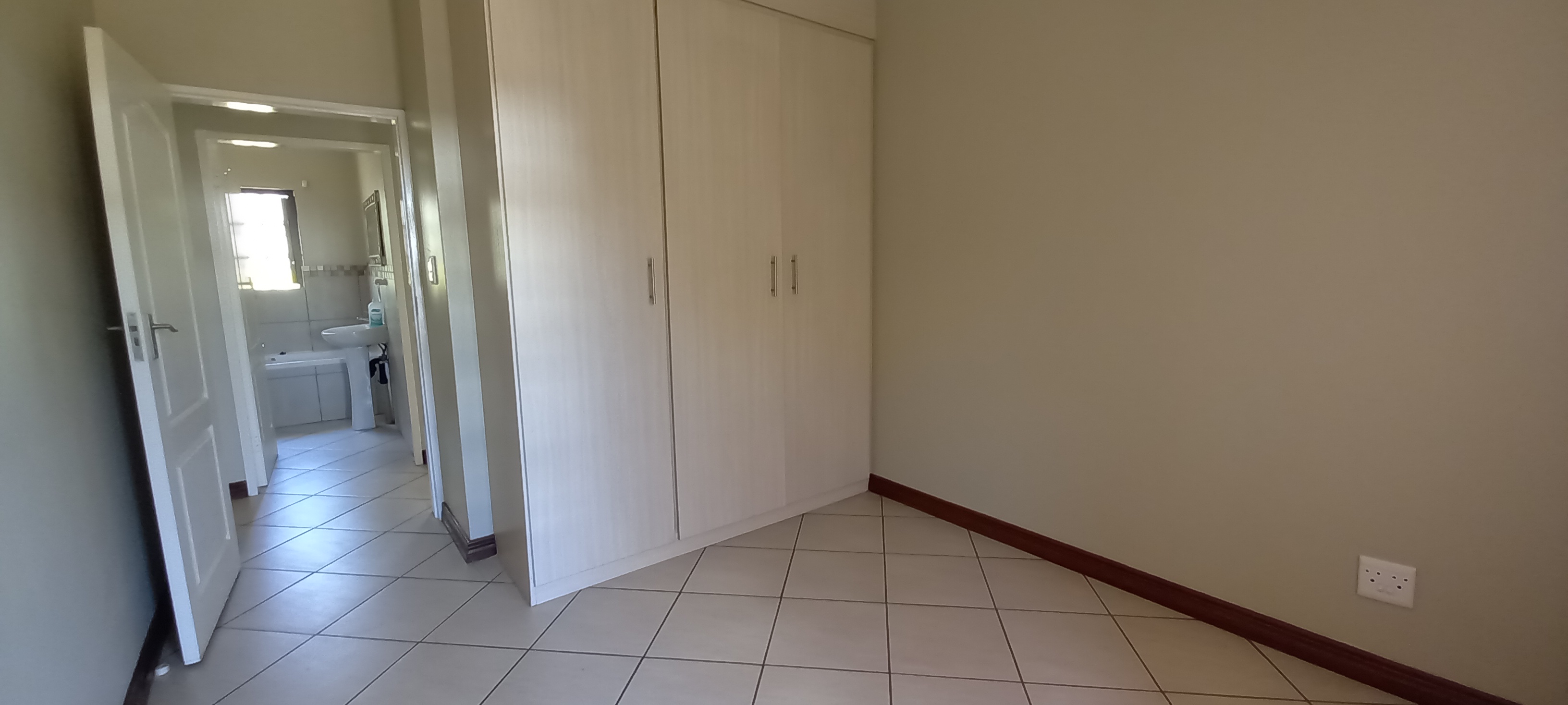 To Let 3 Bedroom Property for Rent in Waverley Gauteng