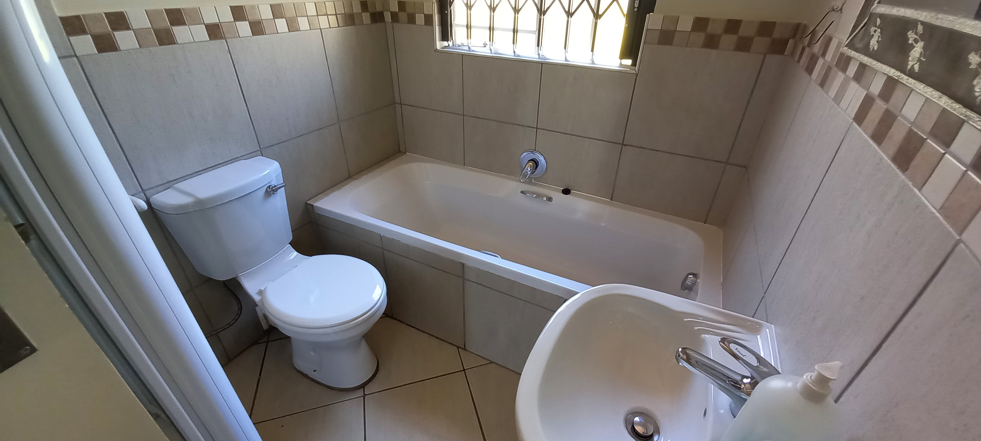 To Let 3 Bedroom Property for Rent in Waverley Gauteng