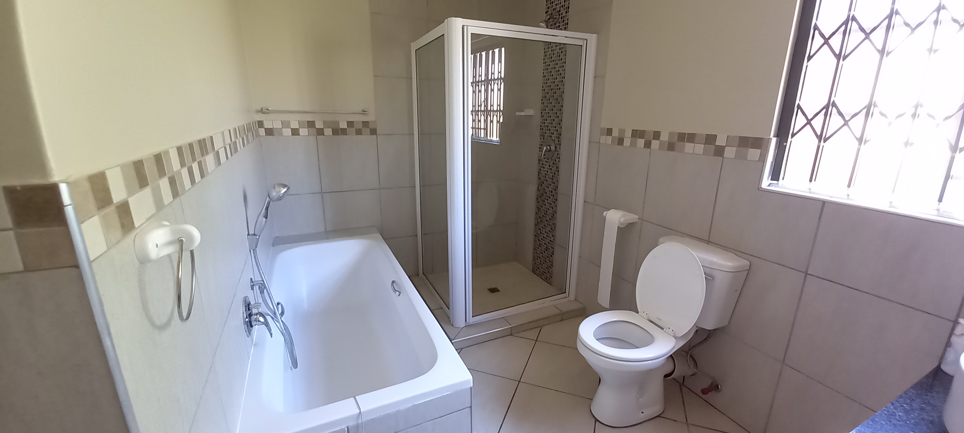 To Let 3 Bedroom Property for Rent in Waverley Gauteng