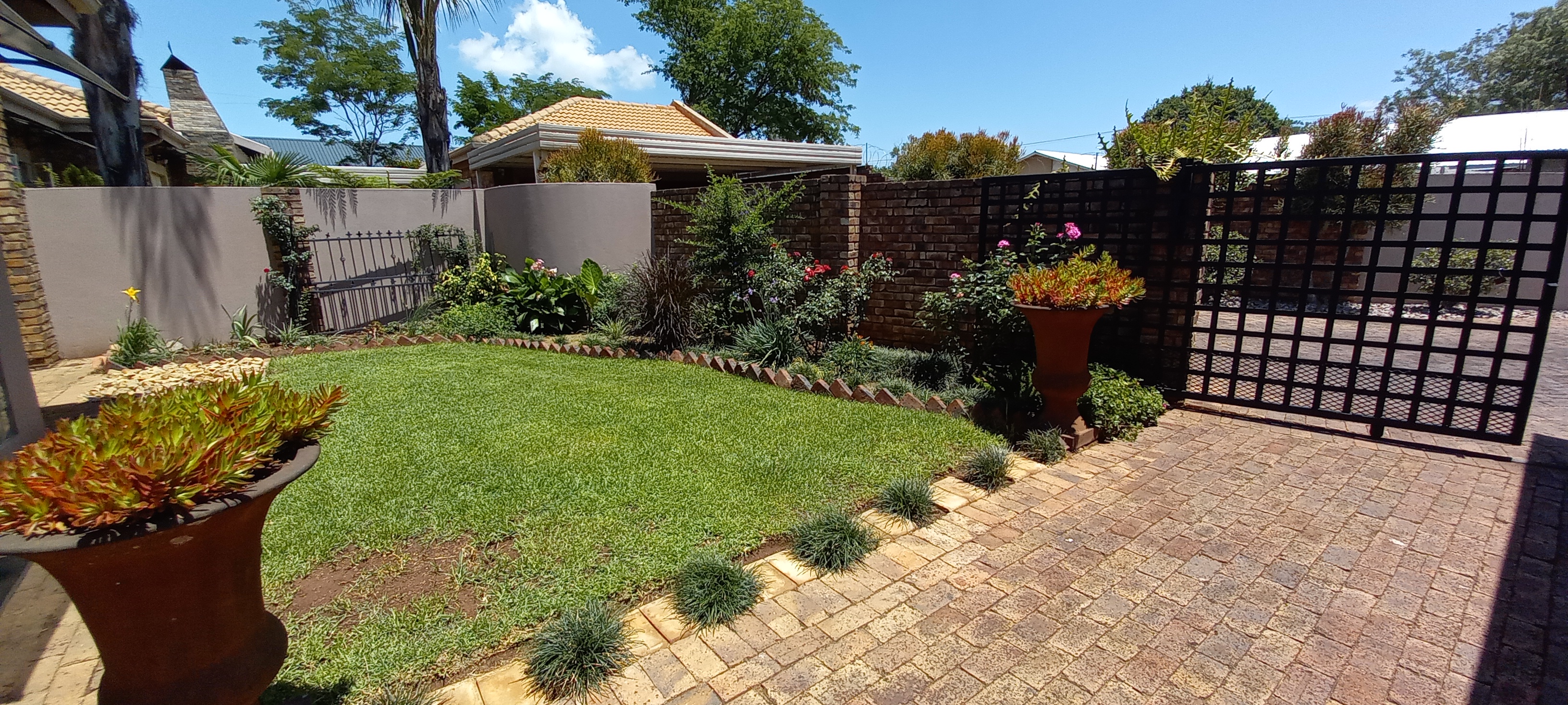 To Let 3 Bedroom Property for Rent in Waverley Gauteng