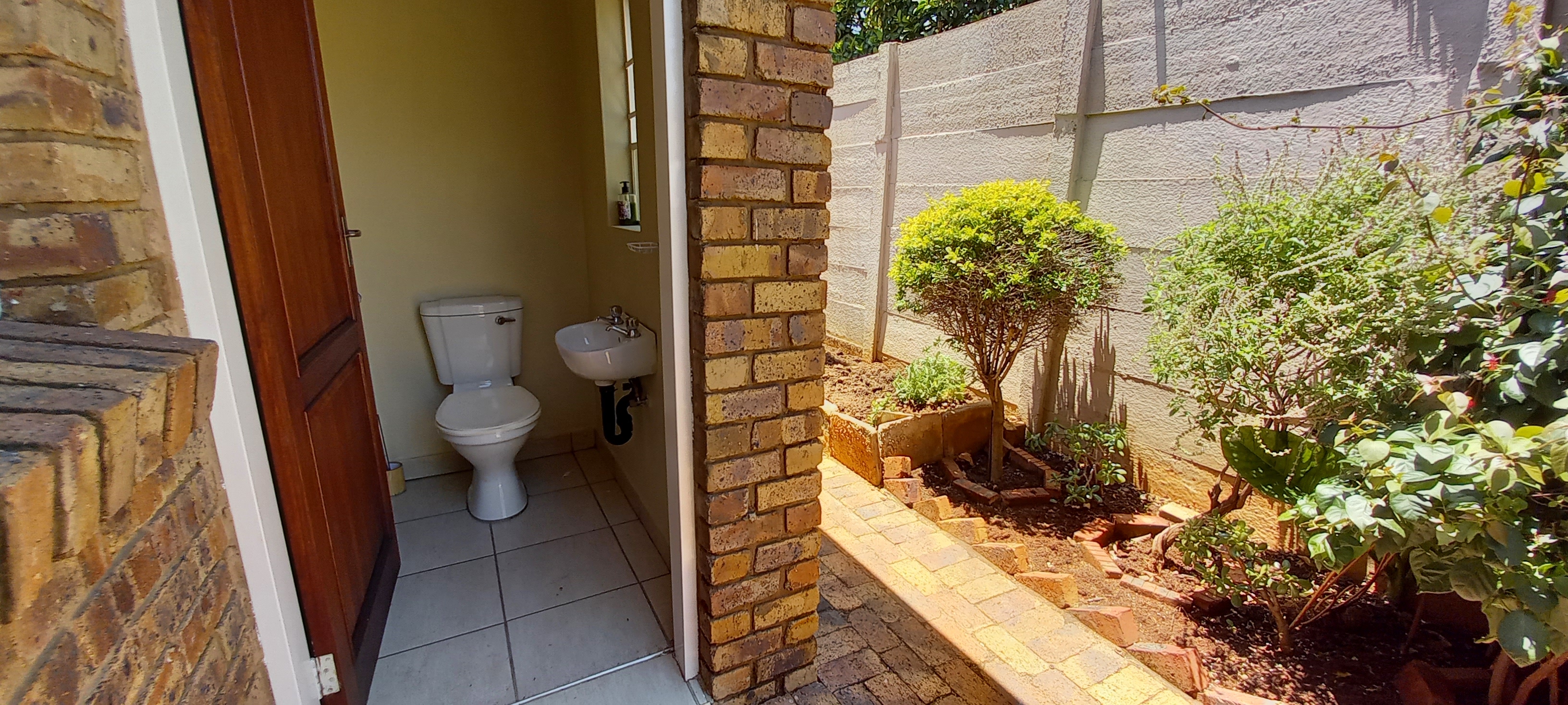 To Let 3 Bedroom Property for Rent in Waverley Gauteng