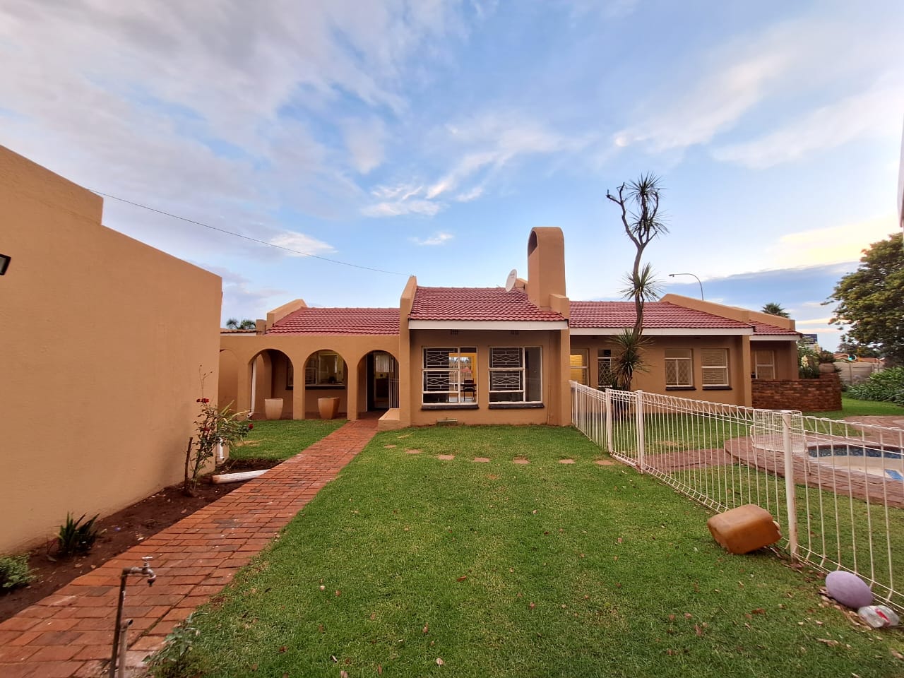 3 Bedroom Property for Sale in Birchleigh Gauteng