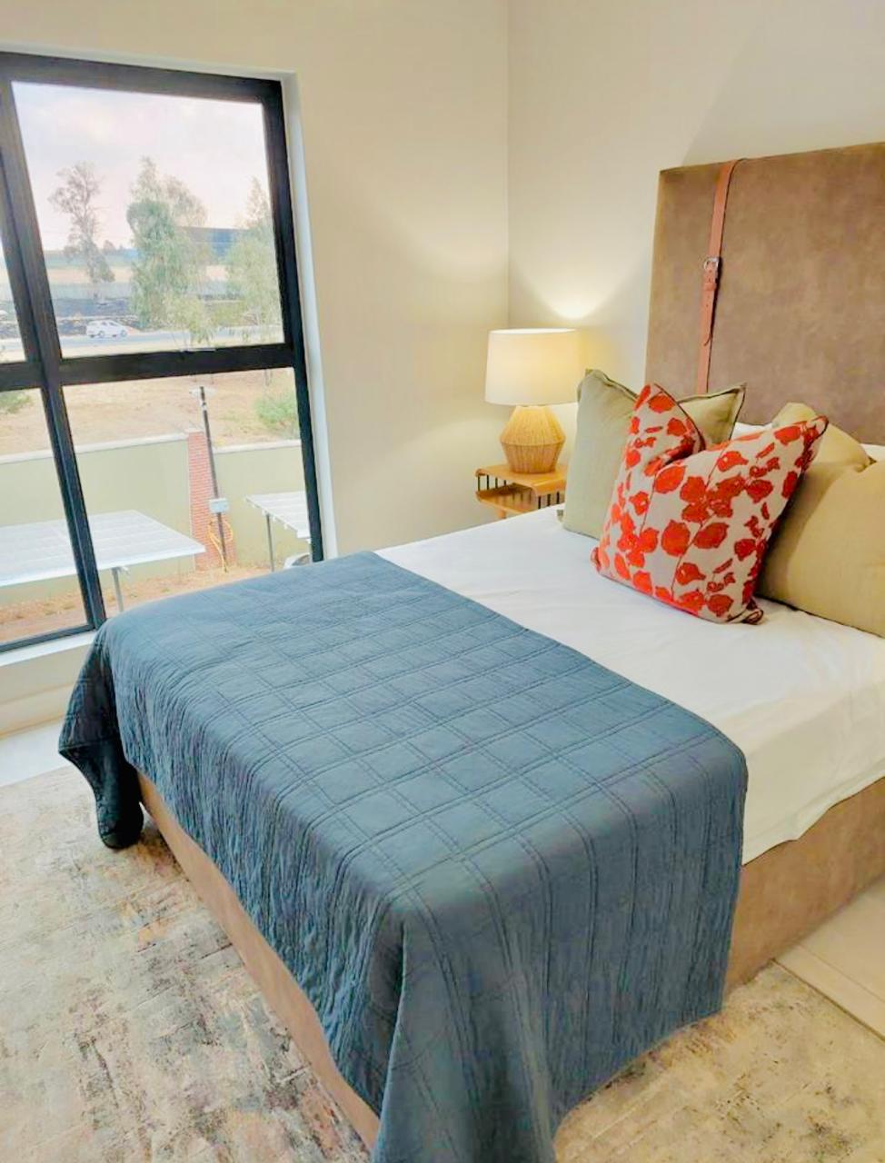 To Let 2 Bedroom Property for Rent in Waterfall Gauteng