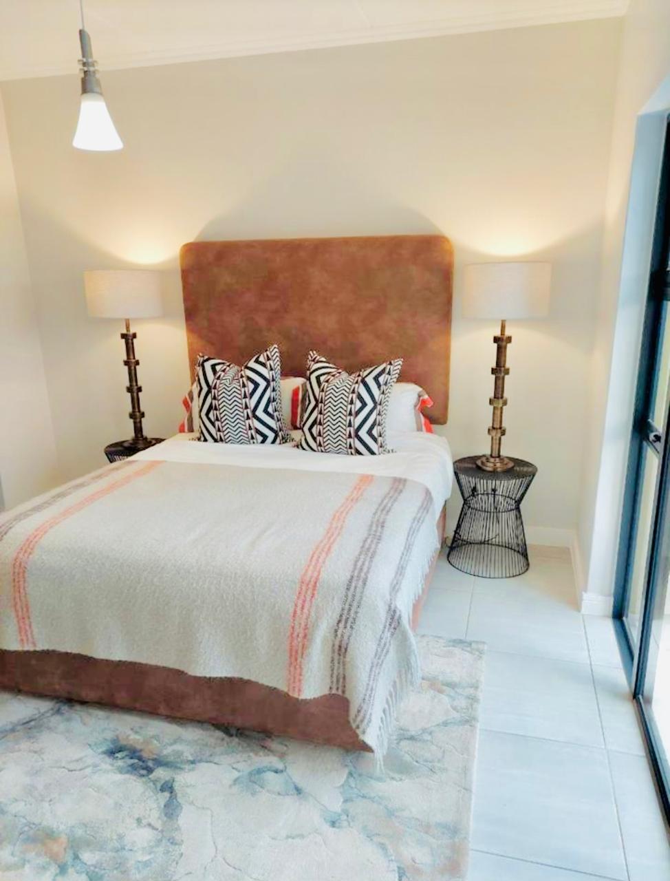 To Let 2 Bedroom Property for Rent in Waterfall Gauteng