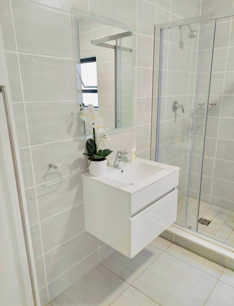To Let 2 Bedroom Property for Rent in Waterfall Gauteng