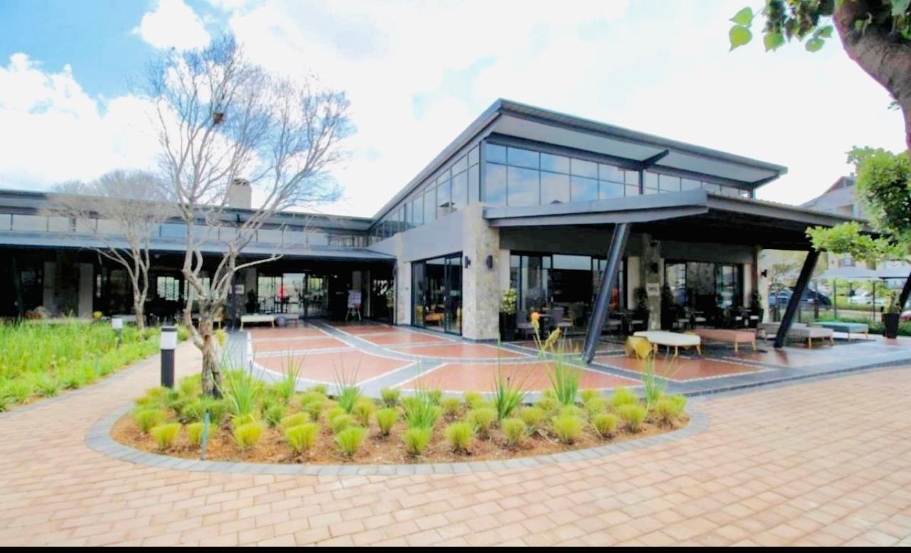 To Let 2 Bedroom Property for Rent in Waterfall Gauteng