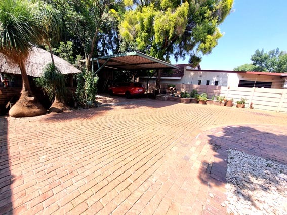 5 Bedroom Property for Sale in Brackenhurst Gauteng