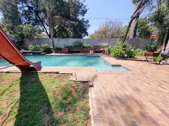 5 Bedroom Property for Sale in Brackenhurst Gauteng