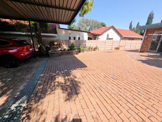 5 Bedroom Property for Sale in Brackenhurst Gauteng