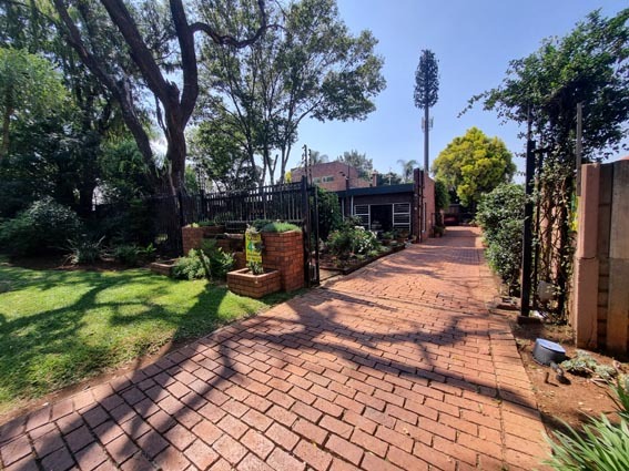 5 Bedroom Property for Sale in Brackenhurst Gauteng