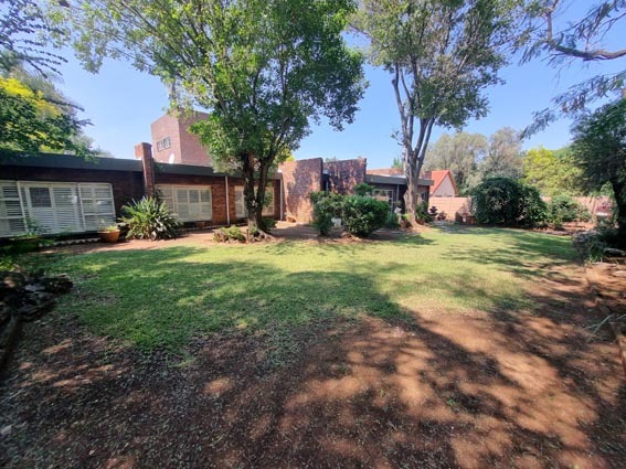 5 Bedroom Property for Sale in Brackenhurst Gauteng