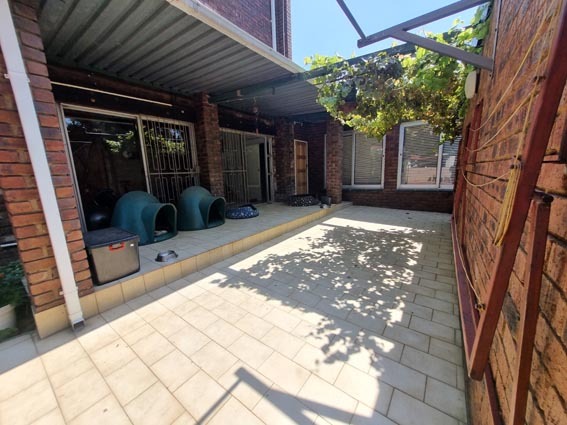 5 Bedroom Property for Sale in Brackenhurst Gauteng