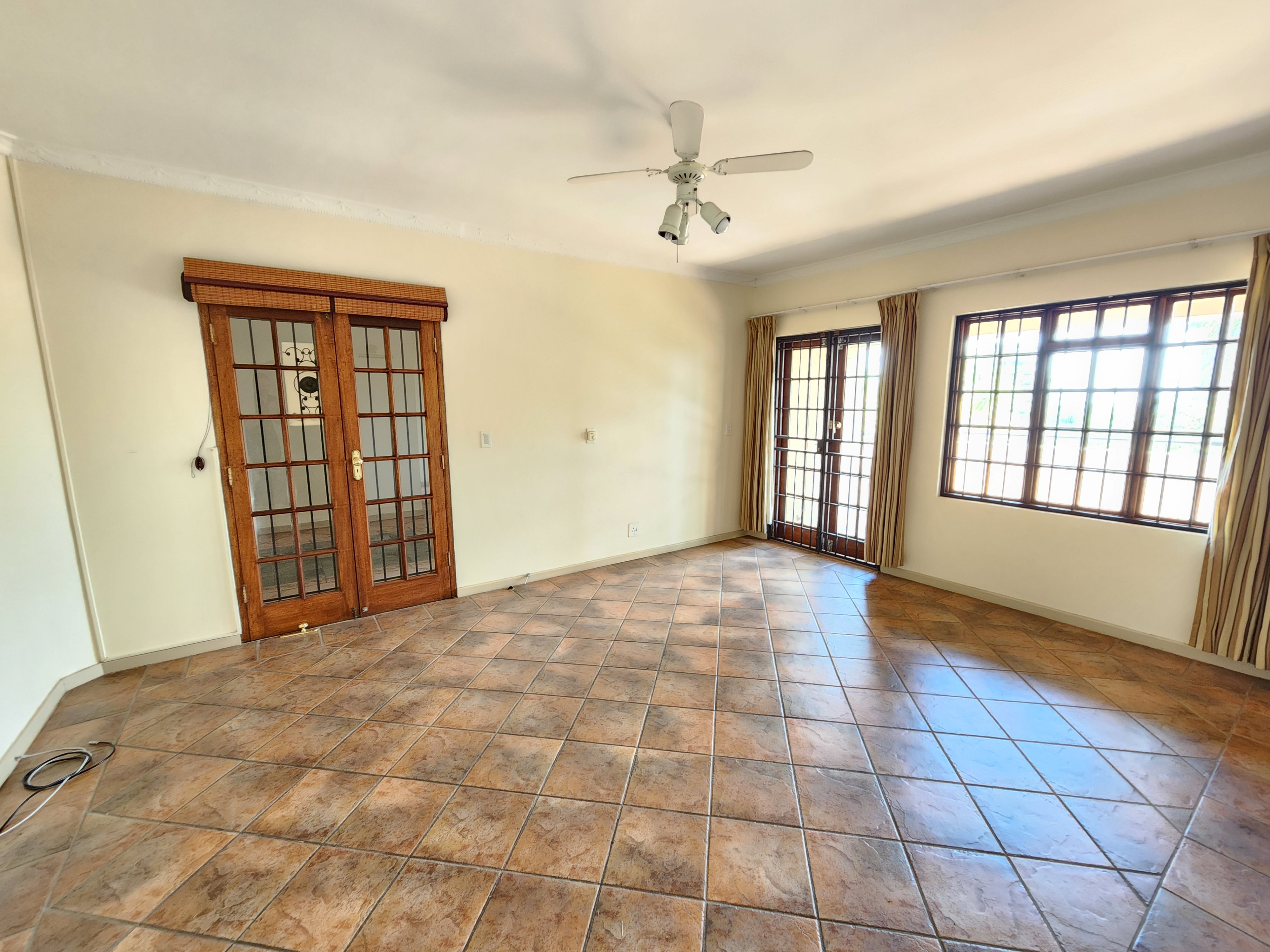 5 Bedroom Property for Sale in Waterkloof Park Gauteng