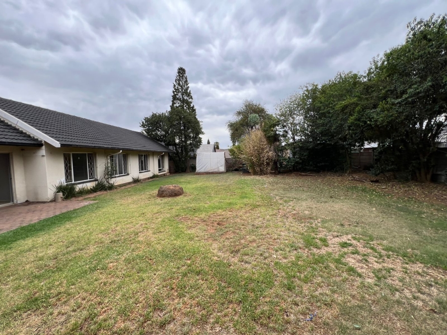 To Let 3 Bedroom Property for Rent in Brackendowns Gauteng