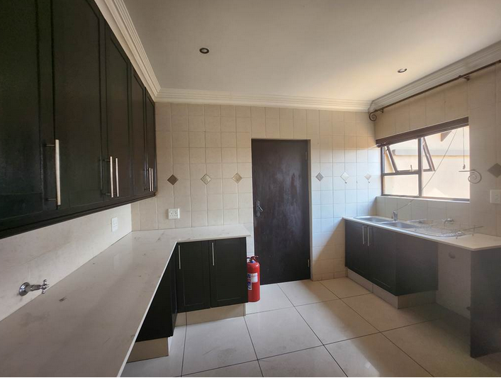 4 Bedroom Property for Sale in Sonneveld Gauteng