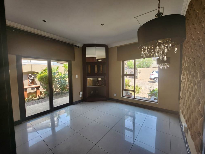 4 Bedroom Property for Sale in Sonneveld Gauteng