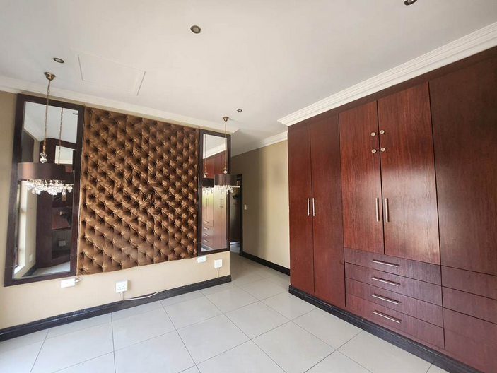 4 Bedroom Property for Sale in Sonneveld Gauteng