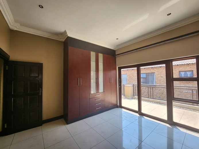 4 Bedroom Property for Sale in Sonneveld Gauteng