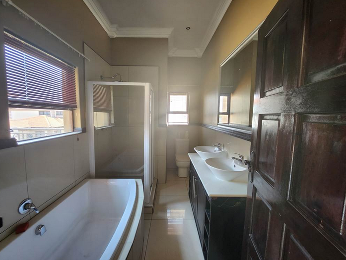 4 Bedroom Property for Sale in Sonneveld Gauteng