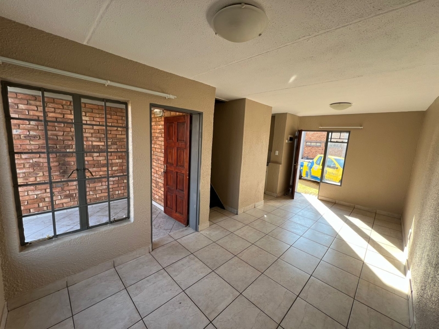 To Let 2 Bedroom Property for Rent in Windmill Park Gauteng