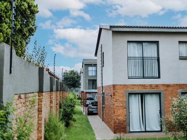 To Let 2 Bedroom Property for Rent in Kenleaf Gauteng
