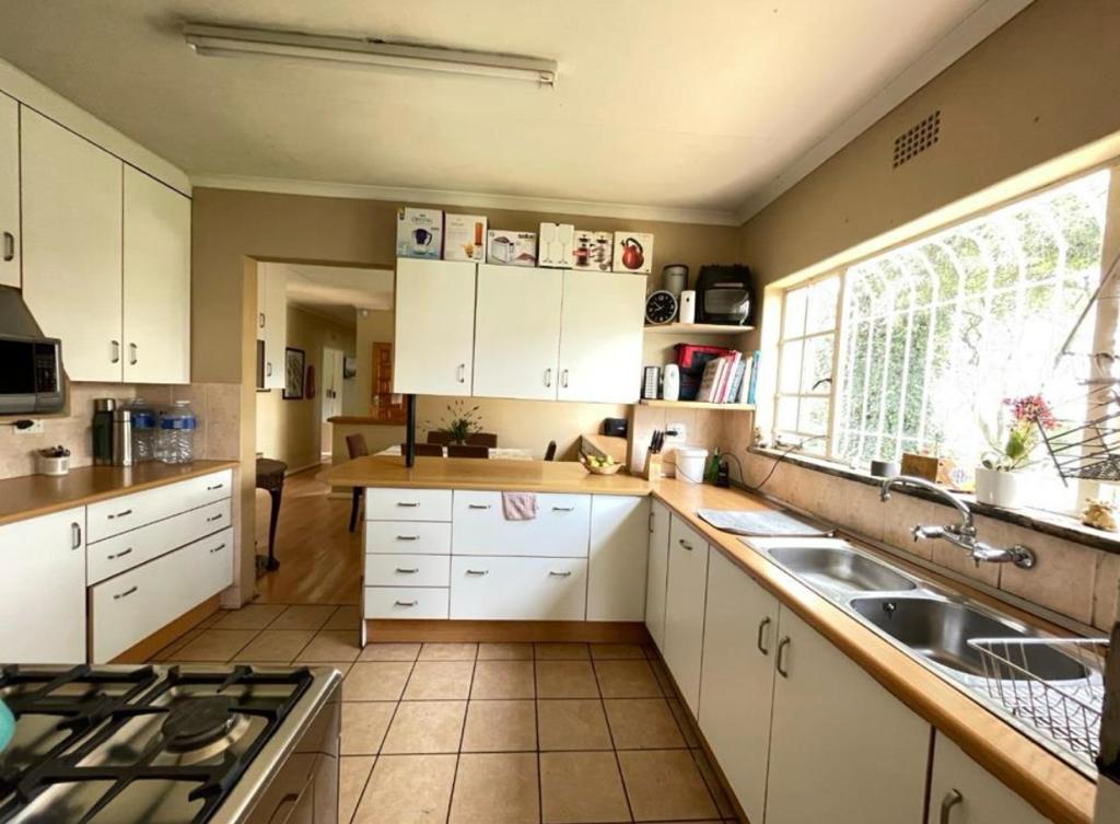 6 Bedroom Property for Sale in Golf View Gauteng