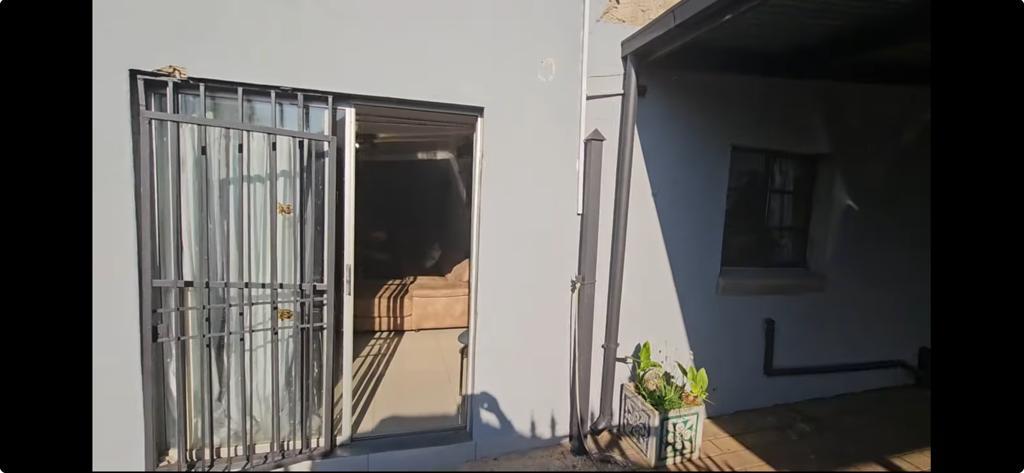 To Let 1 Bedroom Property for Rent in Capital Park Gauteng