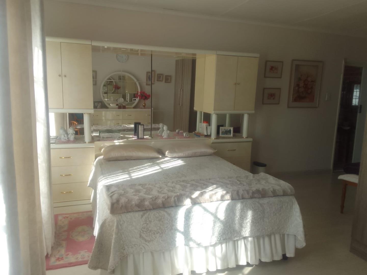 5 Bedroom Property for Sale in Heatherdale AH Gauteng