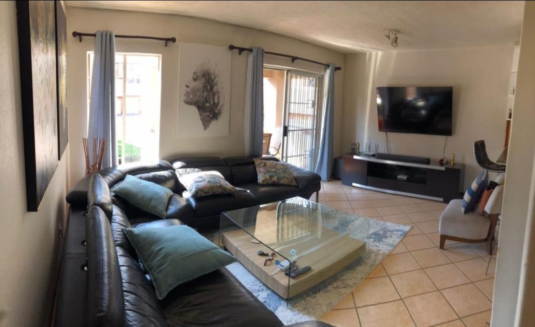 2 Bedroom Property for Sale in Die Hoewes Gauteng