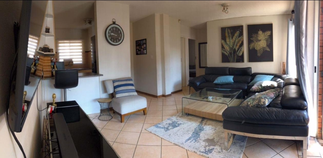 2 Bedroom Property for Sale in Die Hoewes Gauteng