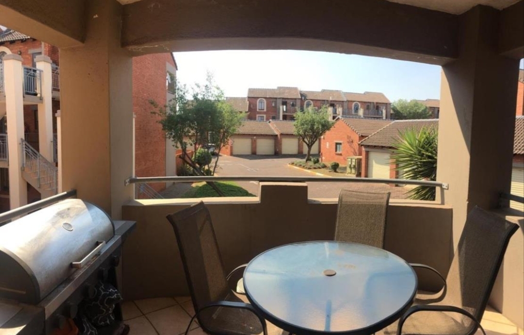 2 Bedroom Property for Sale in Die Hoewes Gauteng